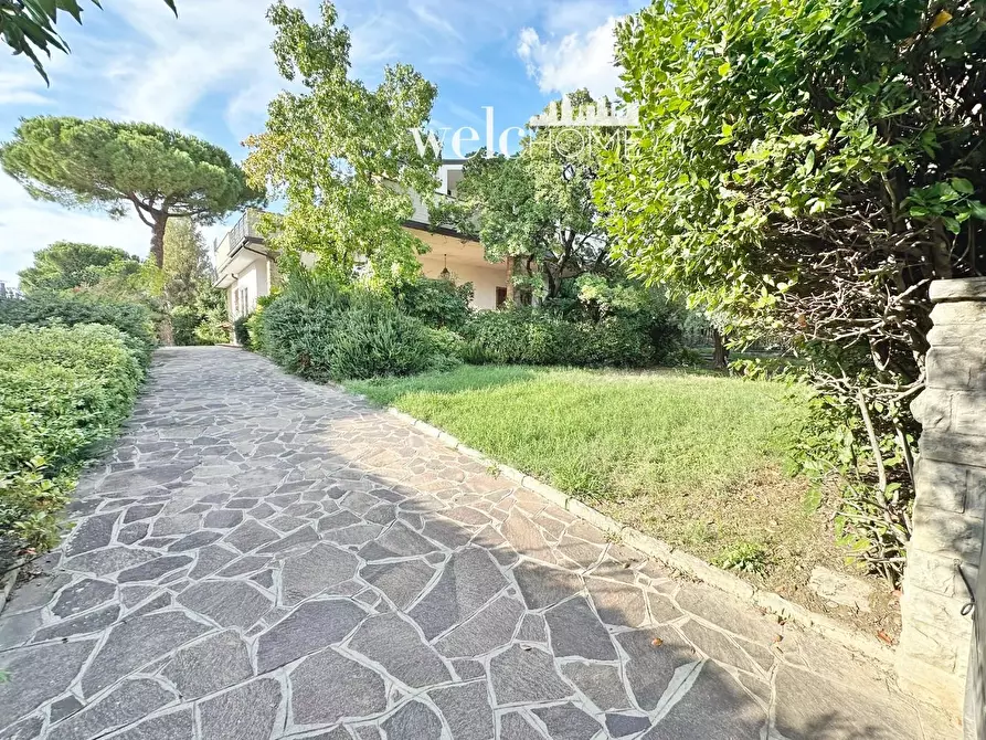 Immagine 38 di Villa in vendita  a Campi Bisenzio