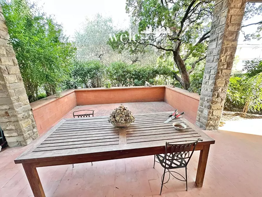 Immagine 5 di Villa in vendita  a Campi Bisenzio