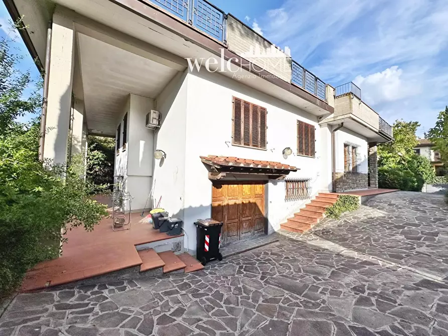 Immagine 37 di Villa in vendita  a Campi Bisenzio