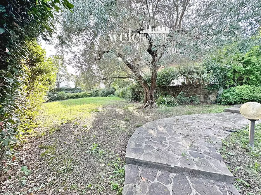 Immagine 3 di Villa in vendita  a Campi Bisenzio