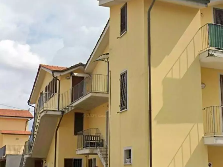 Immagine 1 di Appartamento in vendita  a Lucca