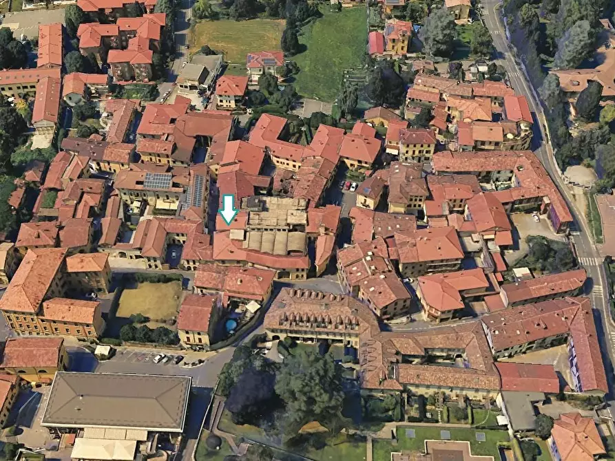 Immagine 3 di Locale commerciale in vendita  a Besana In Brianza