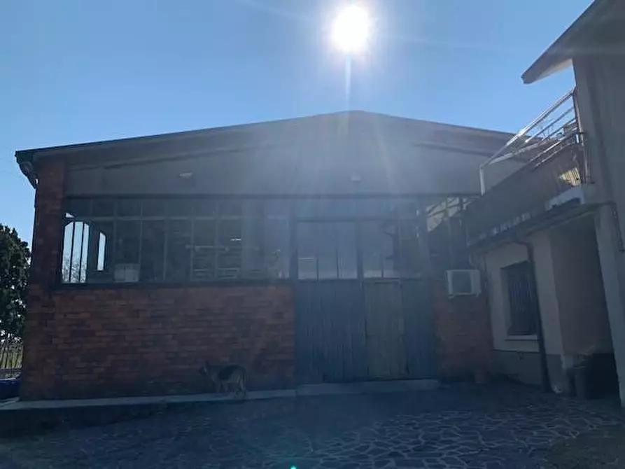 Immagine 1 di Attività artigianale in vendita  a Cornate D'adda