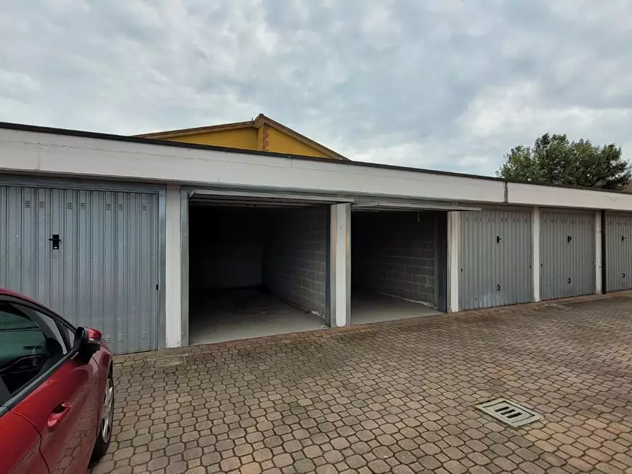 Immagine 1 di Garage in vendita  a Bressana Bottarone