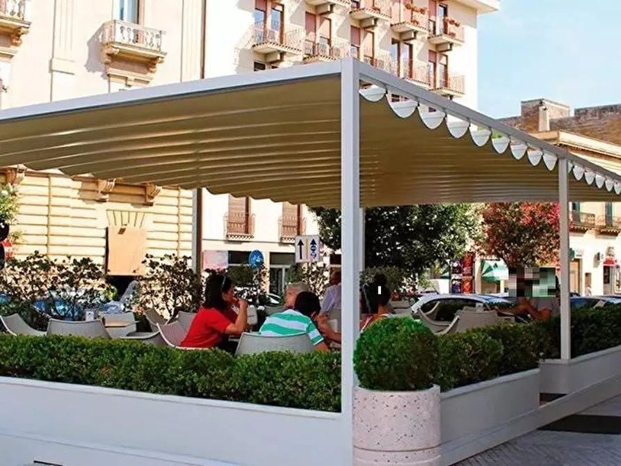 Immagine 2 di Bar / Ristorante in vendita  a Viareggio