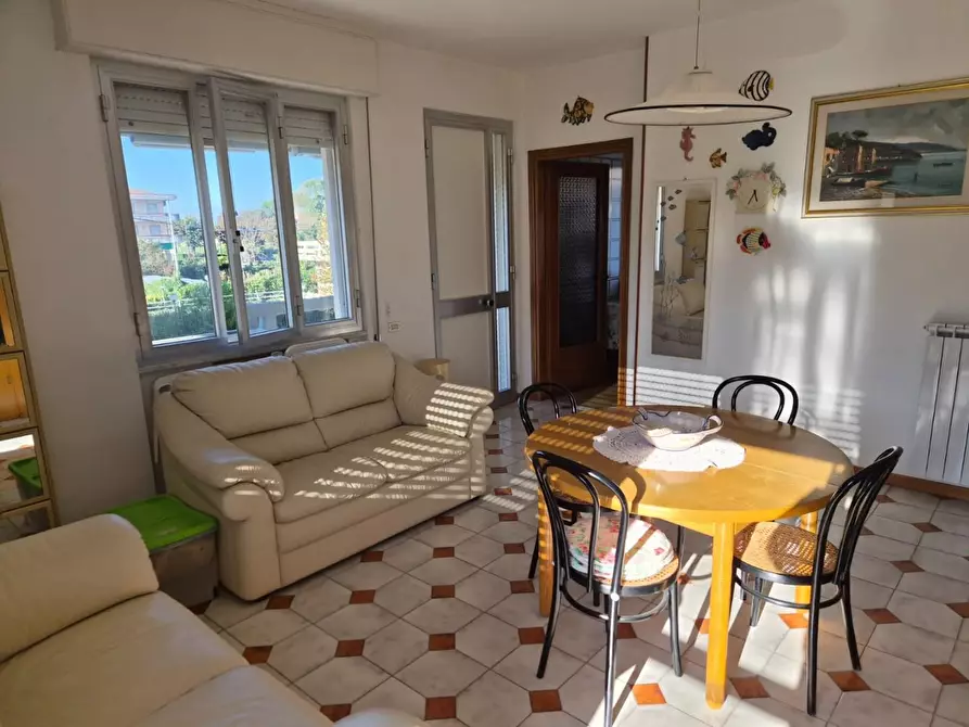 Immagine 2 di Appartamento in vendita  a Massa