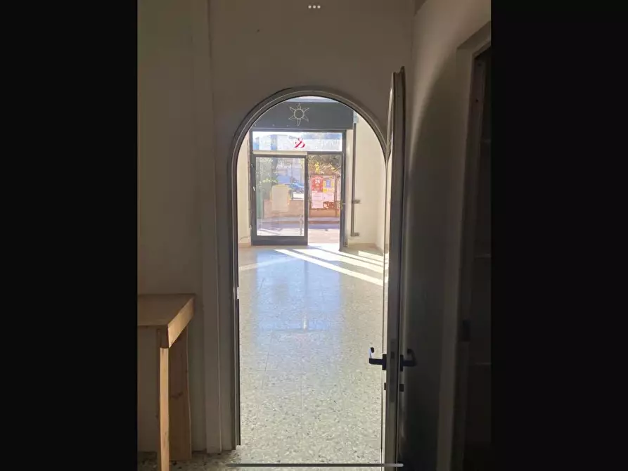 Immagine 2 di Locale commerciale in vendita  a Seravezza