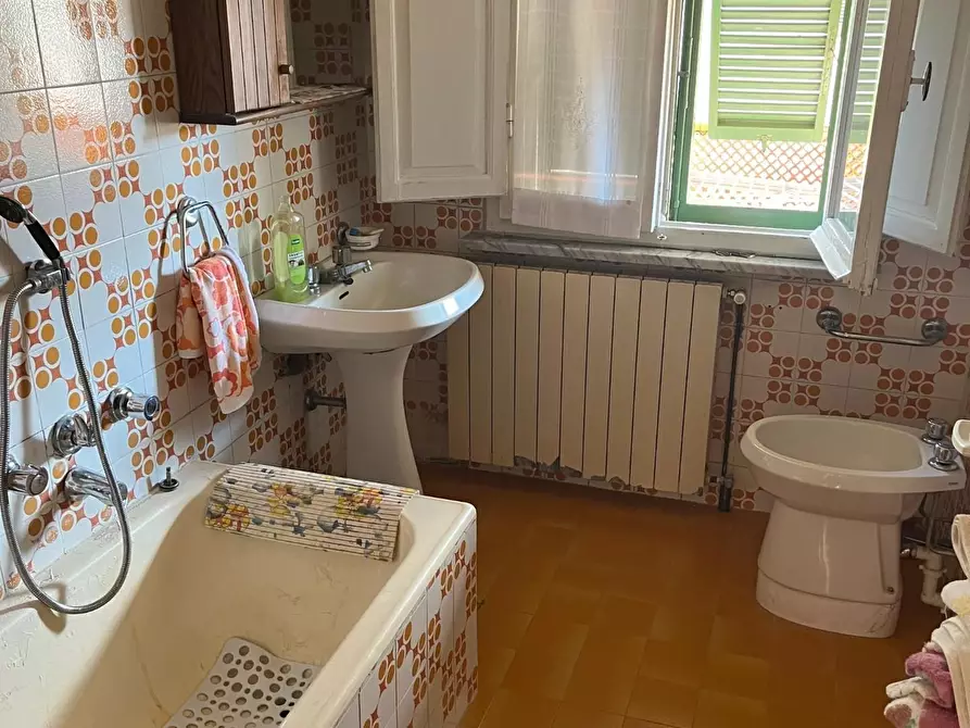 Immagine 13 di Casa indipendente in vendita  a Massa