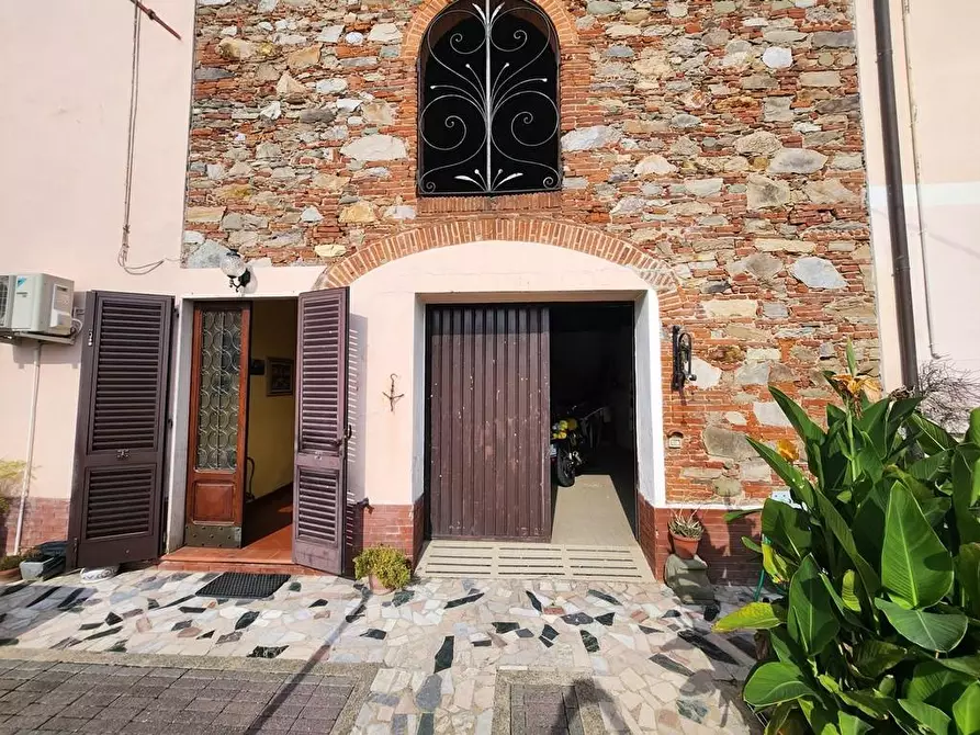 Immagine 1 di Terratetto in vendita  a Lucca