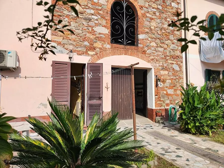 Immagine 2 di Terratetto in vendita  a Lucca