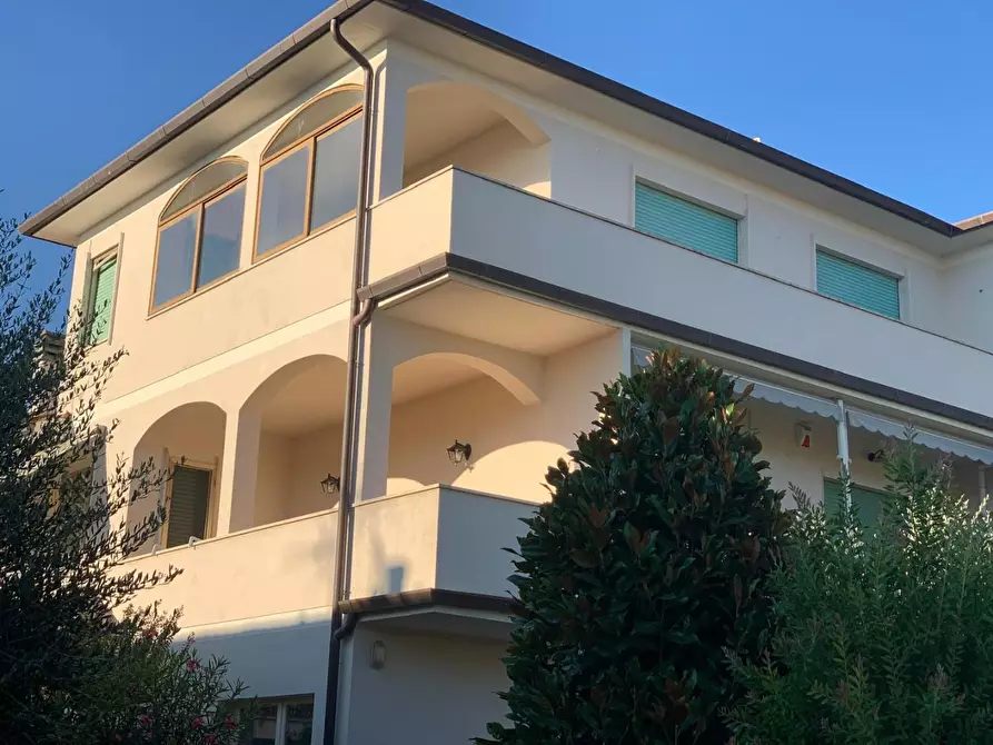Immagine 5 di Casa trifamiliare in vendita  a Calcinaia