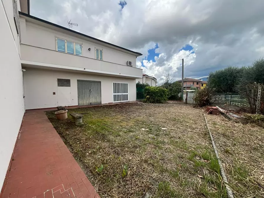 Immagine 4 di Casa trifamiliare in vendita  a Calcinaia