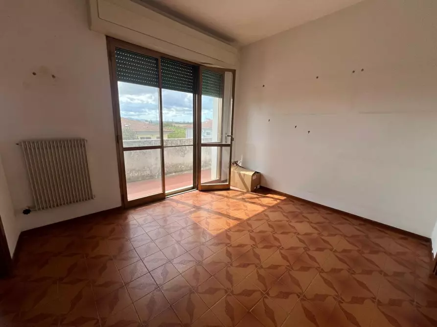 Immagine 11 di Casa trifamiliare in vendita  a Calcinaia