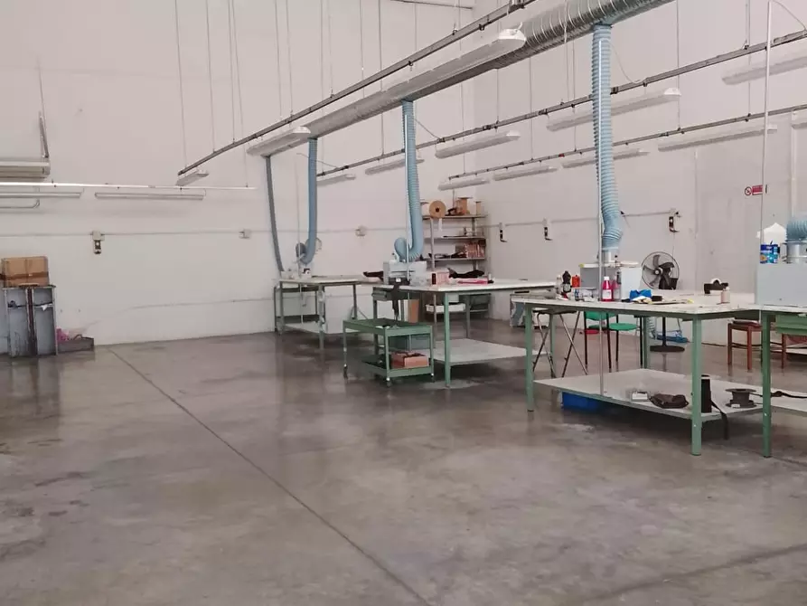 Immagine 1 di Attività artigianale in vendita  a Carmignano