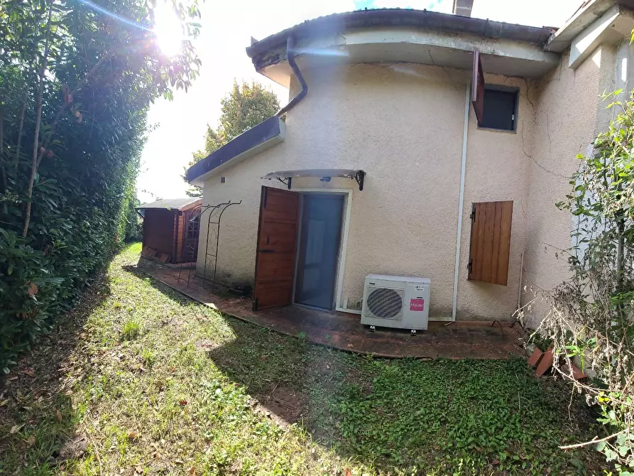 Immagine 3 di Casa bifamiliare in vendita  a Pietrasanta