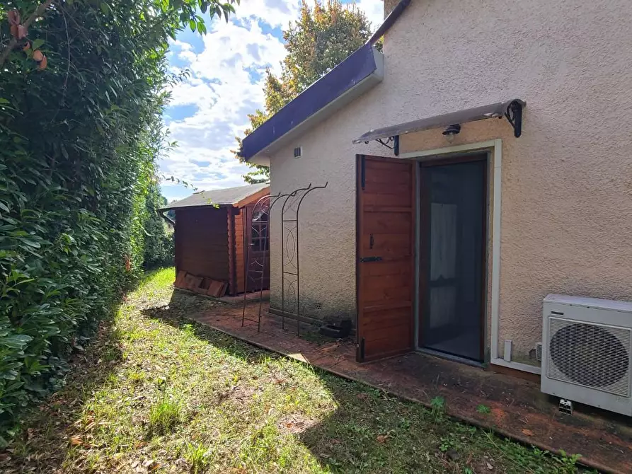 Immagine 7 di Casa bifamiliare in vendita  a Pietrasanta