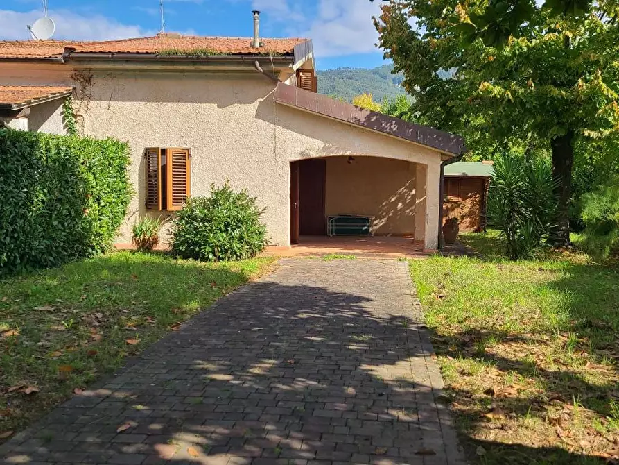 Immagine 2 di Casa bifamiliare in vendita  a Pietrasanta
