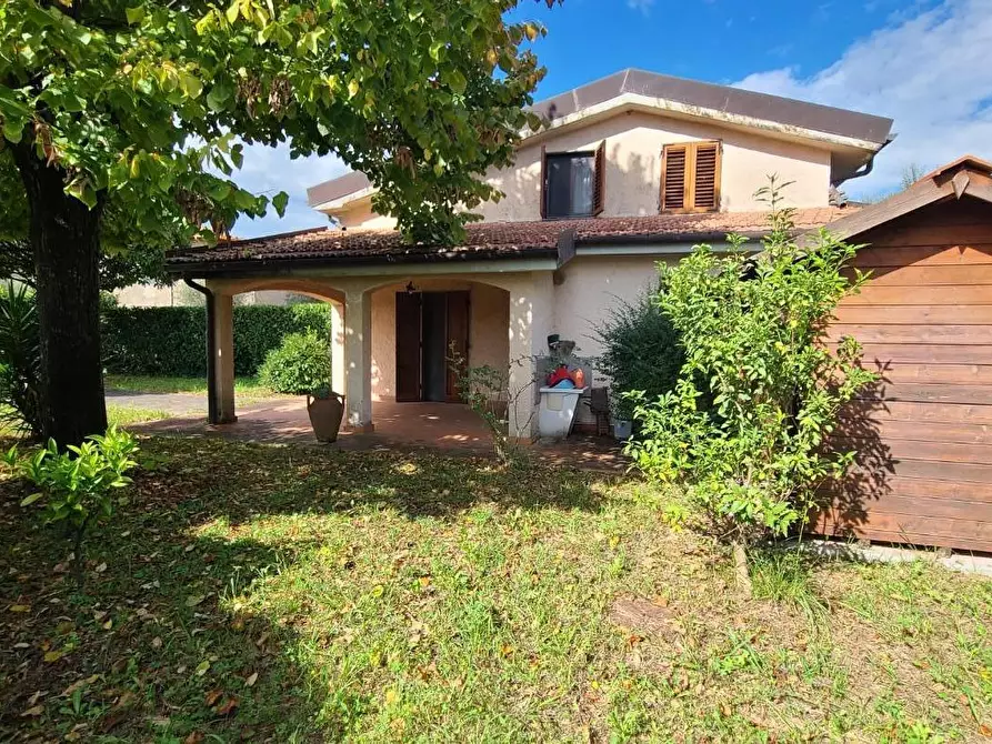 Immagine 1 di Casa bifamiliare in vendita  a Pietrasanta