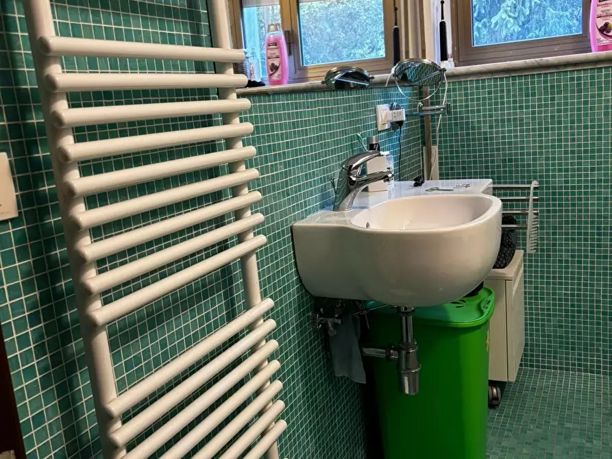 Immagine 2 di Appartamento in vendita  a Carrara