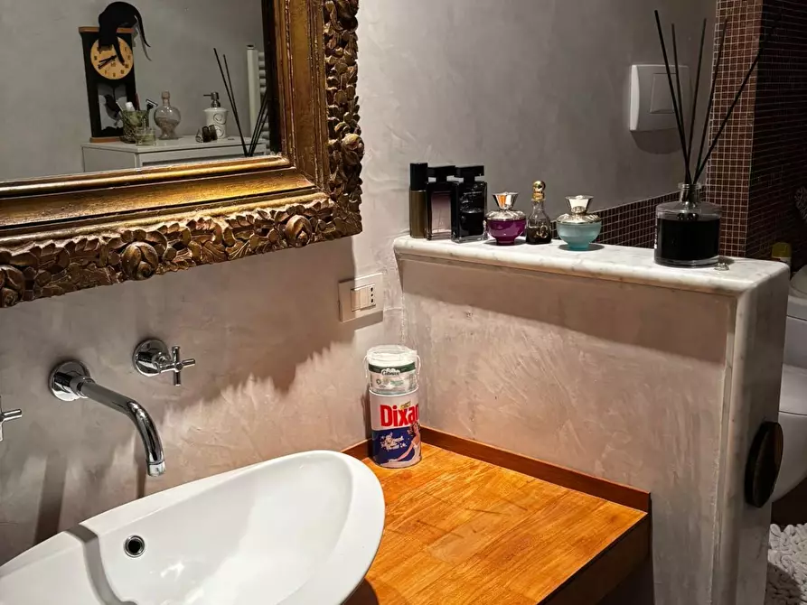 Immagine 4 di Appartamento in vendita  a Carrara