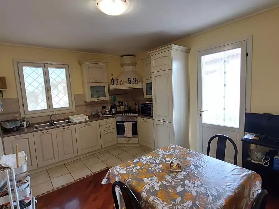 Immagine 5 di Casa indipendente in vendita  a Santa Maria A Monte