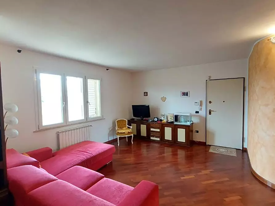 Immagine 4 di Casa indipendente in vendita  a Santa Maria A Monte