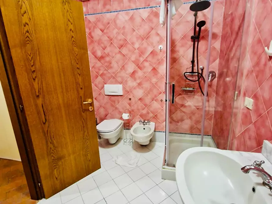 Immagine 17 di Appartamento in vendita  a Siena