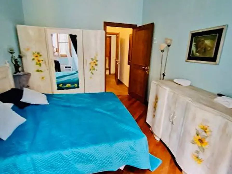 Immagine 9 di Appartamento in vendita  a Siena