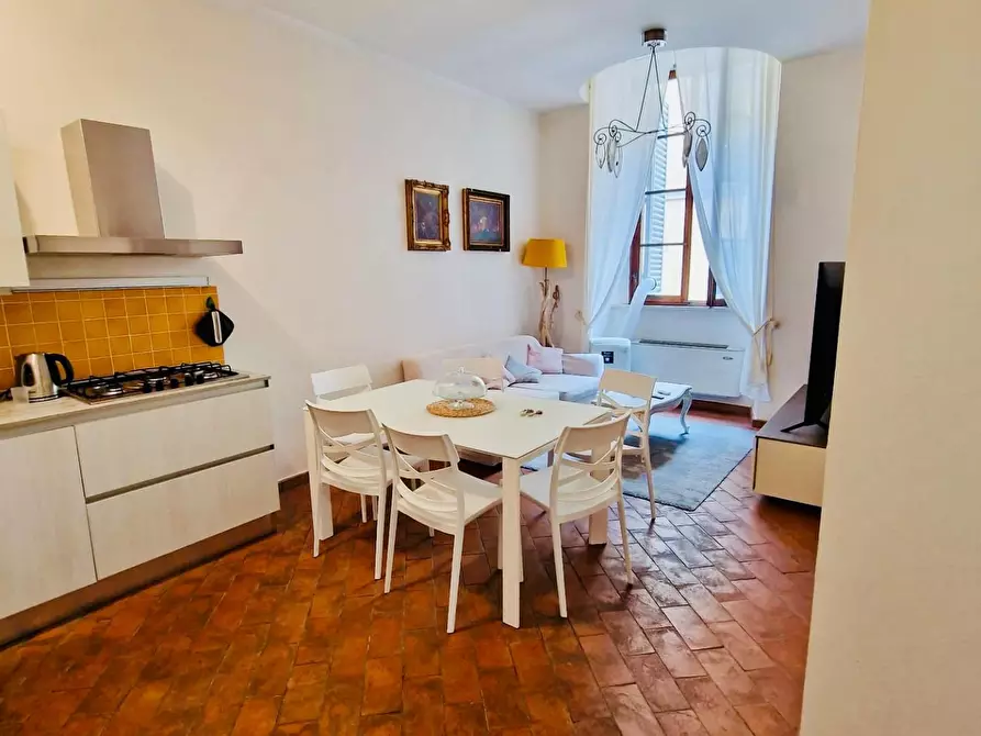 Immagine 2 di Appartamento in vendita  a Siena