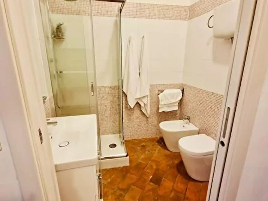 Immagine 14 di Appartamento in vendita  a Siena