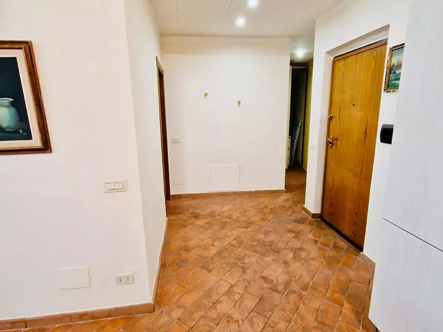 Immagine 16 di Appartamento in vendita  a Siena