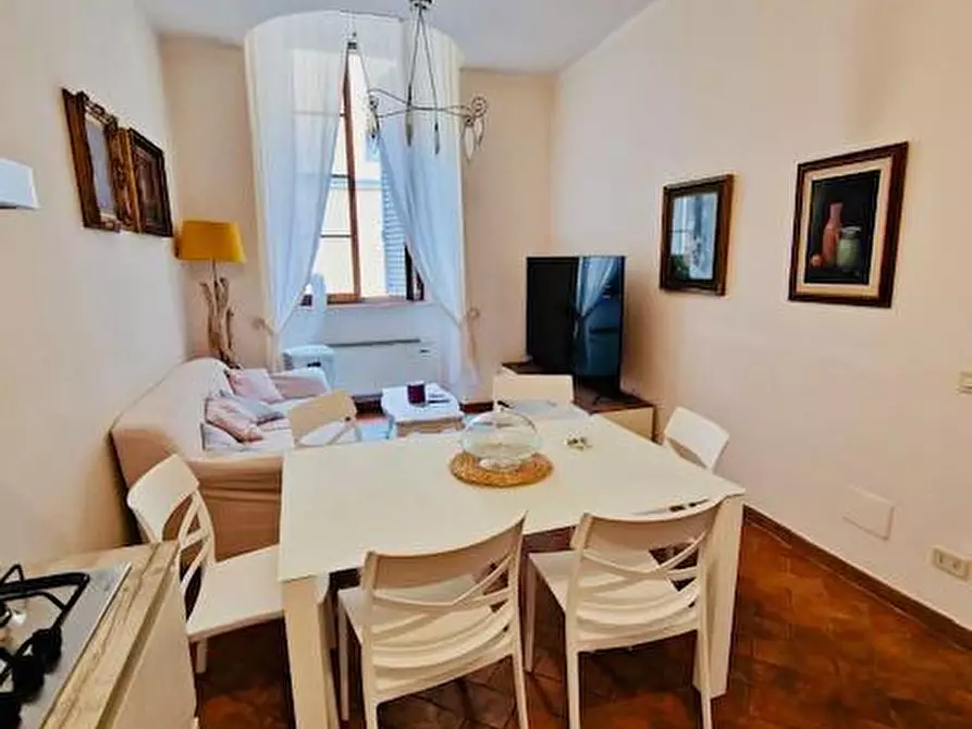 Immagine 4 di Appartamento in vendita  a Siena