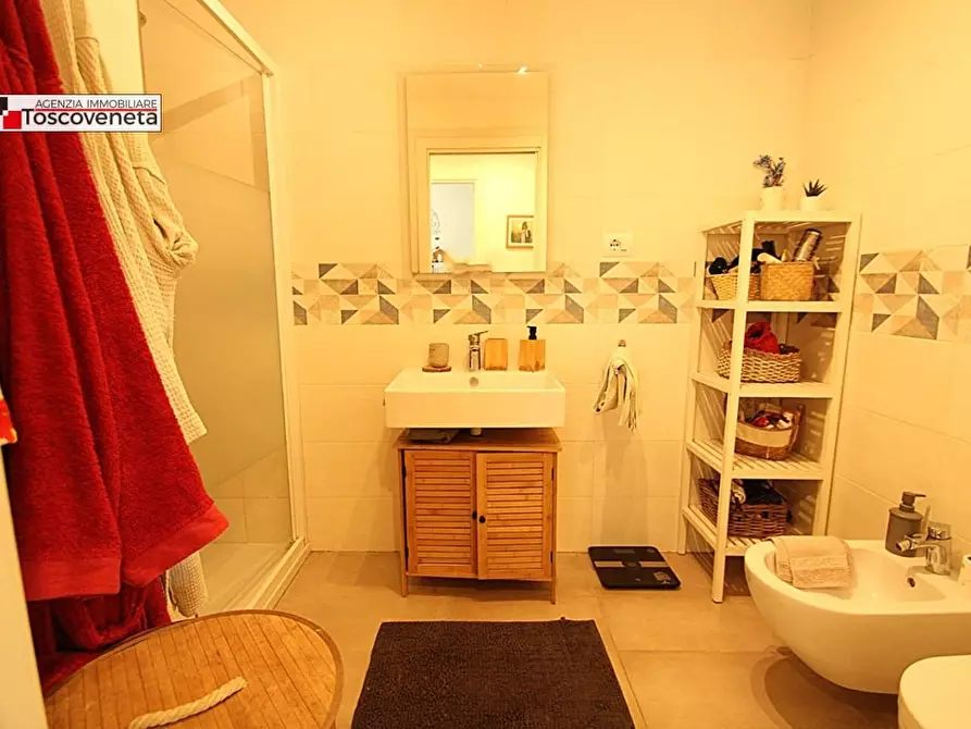 Immagine 16 di Appartamento in vendita  a Lucca