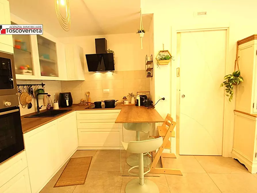 Immagine 3 di Appartamento in vendita  a Lucca