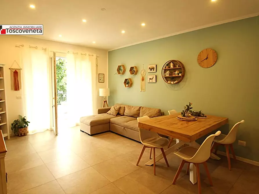 Immagine 5 di Appartamento in vendita  a Lucca