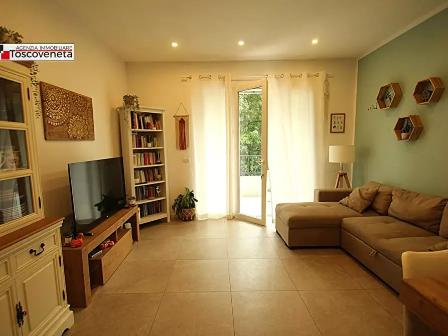 Immagine 21 di Appartamento in vendita  a Lucca