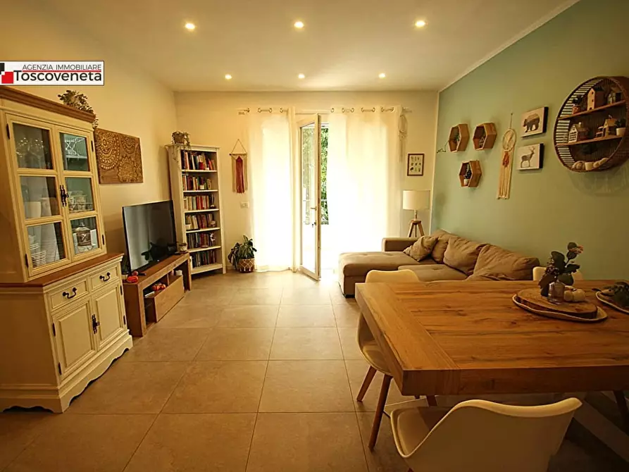 Immagine 1 di Appartamento in vendita  a Lucca