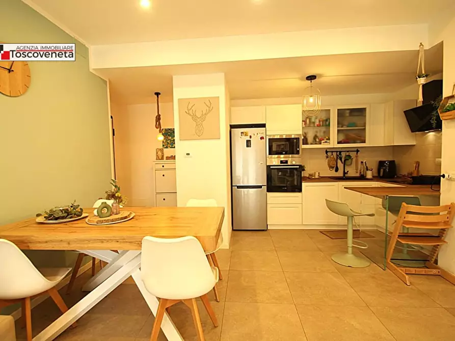 Immagine 4 di Appartamento in vendita  a Lucca