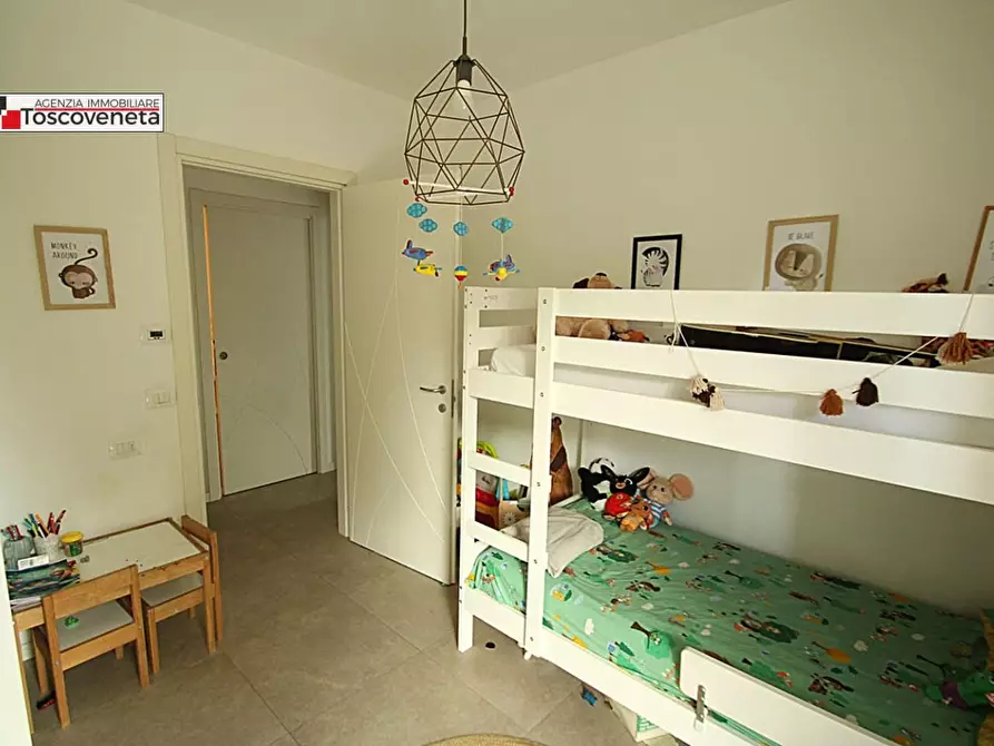 Immagine 15 di Appartamento in vendita  a Lucca