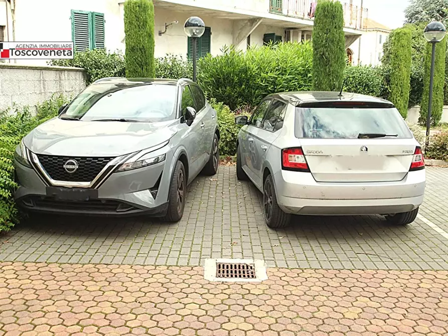 Immagine 26 di Appartamento in vendita  a Lucca