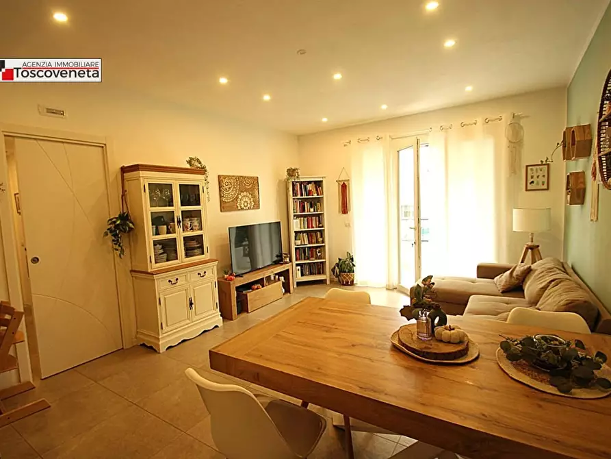 Immagine 7 di Appartamento in vendita  a Lucca