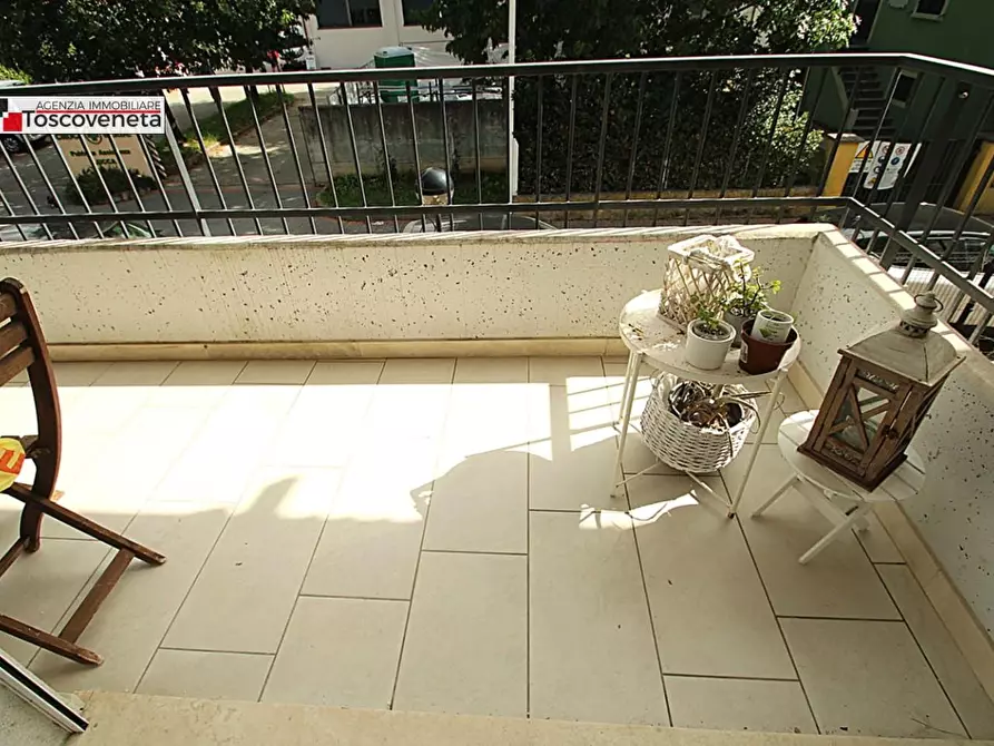 Immagine 22 di Appartamento in vendita  a Lucca