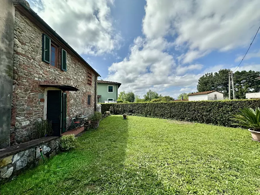 Immagine 2 di Rustico / casale in vendita  a Capannori