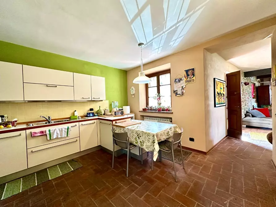 Immagine 32 di Rustico / casale in vendita  a Capannori