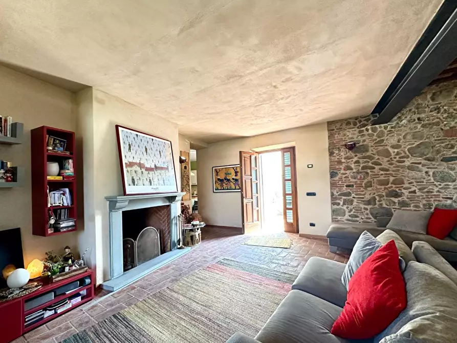 Immagine 26 di Rustico / casale in vendita  a Capannori