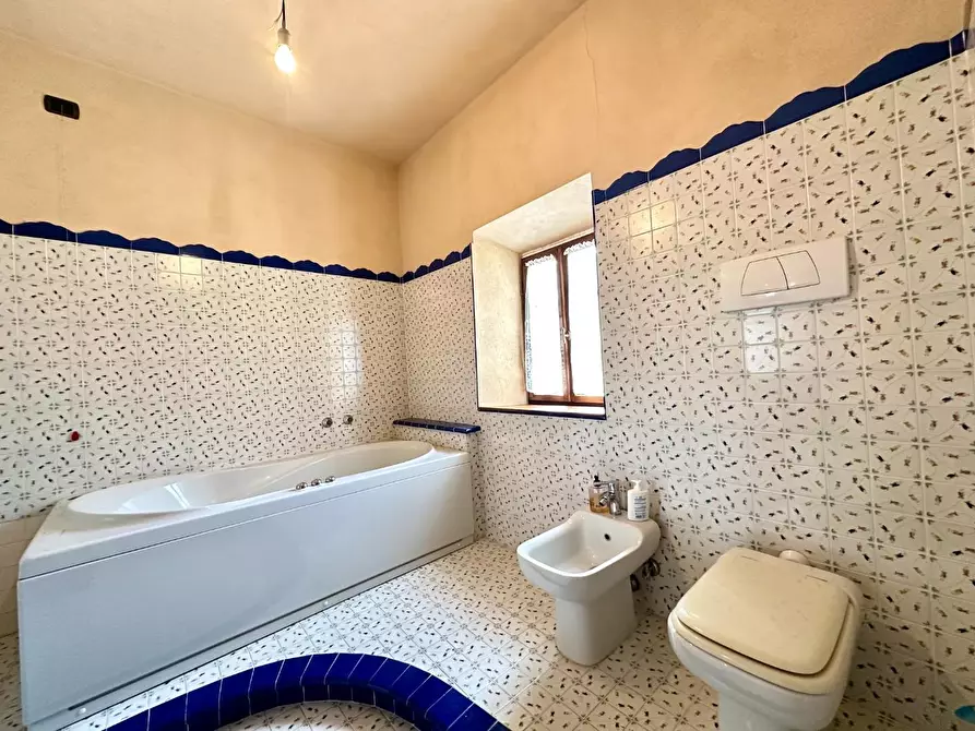 Immagine 42 di Rustico / casale in vendita  a Capannori