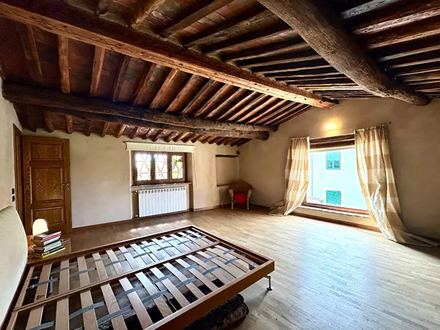 Immagine 36 di Rustico / casale in vendita  a Capannori