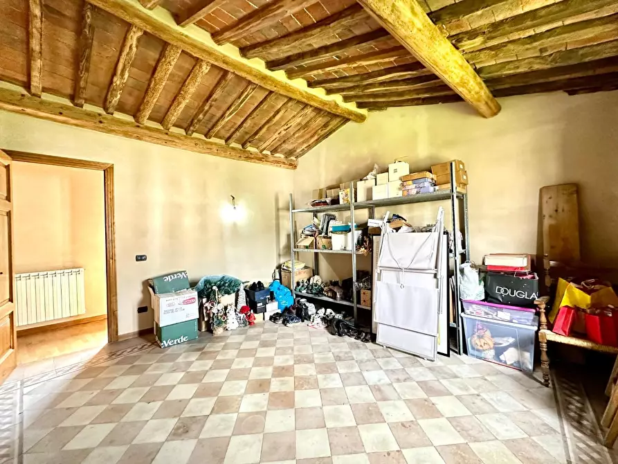 Immagine 38 di Rustico / casale in vendita  a Capannori