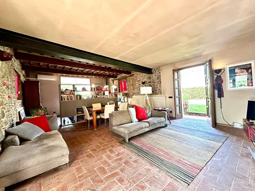 Immagine 25 di Rustico / casale in vendita  a Capannori