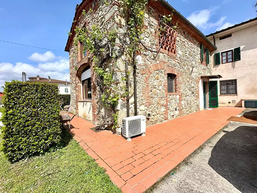 Immagine 23 di Rustico / casale in vendita  a Capannori